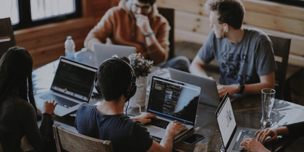 نکات کلیدی برای موفقیت در افزودن کاربر در شبکه هلو